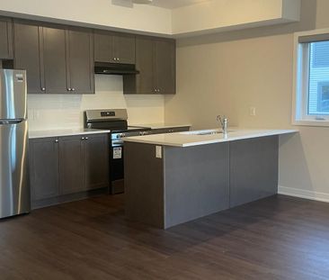 For Lease - 914 Lillian Freiman Private, Barrhaven, Ontario - Photo 2