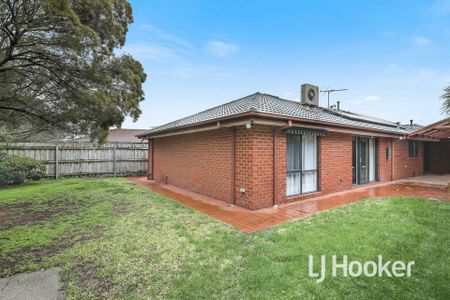 FAMILY HOME IN QUIET COURT LOCATION!! - Photo 2