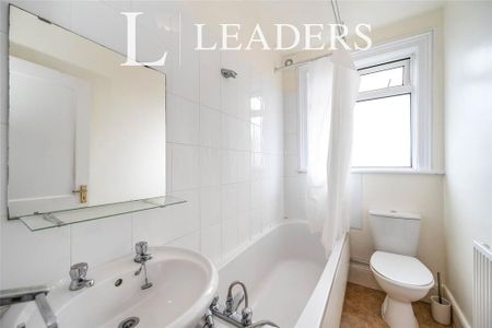 3 bedroom terraced house to rent - Photo 2