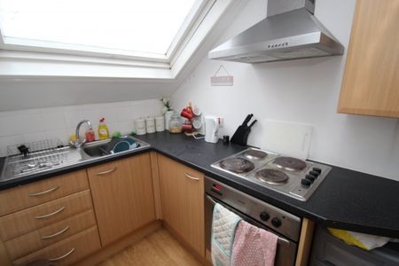 8 Bed - Winston Gardens, Headingley, Leeds - Photo 4