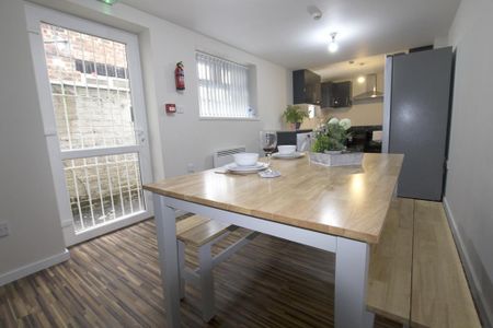 6 bedroom house to rent - Photo 2