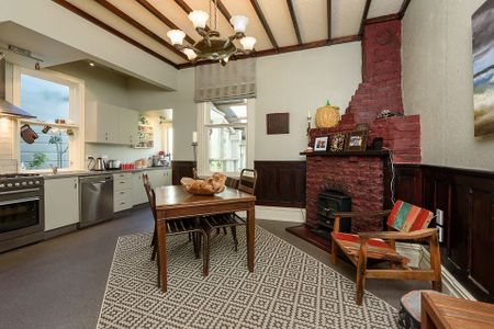 large family home - Photo 4