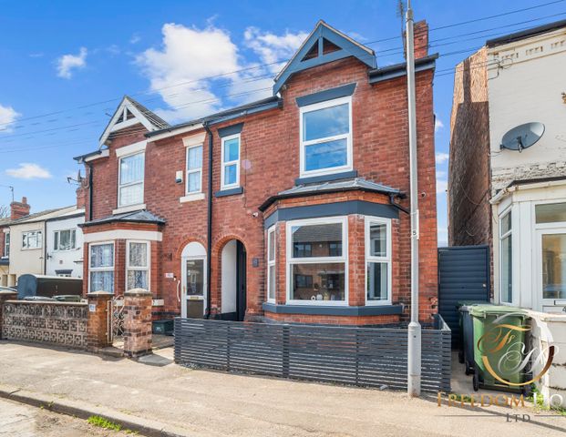 Bourne To Be Brilliant Studio 1 - Photo 1