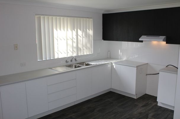 Centrally Located - Bottom Apartment - Water & Lawns Included - Photo 1