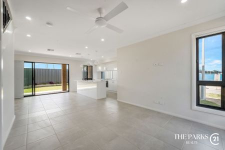 Brand New Luxury Home - Photo 2