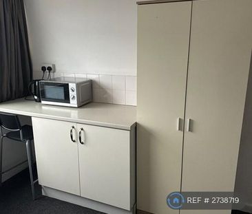 1 bedroom in a house share to rent - Photo 4