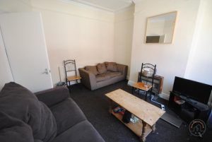 18 Welton Mount, Leeds, LS6 1ET - Photo 4