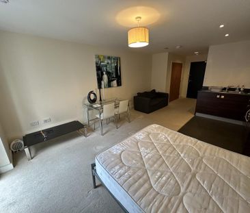 Studio to rent - Photo 2