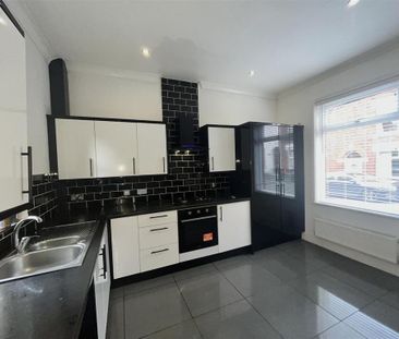 2 bedroom end of terrace house to rent - Photo 6