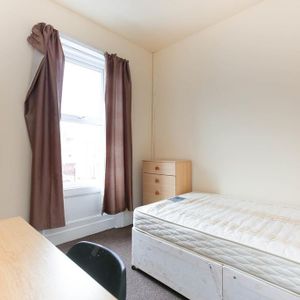 3 bedroom flat to rent - Photo 2