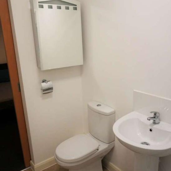 En-suite Double Room In Sun House, Gardner Street, Salford, M6 - Photo 1