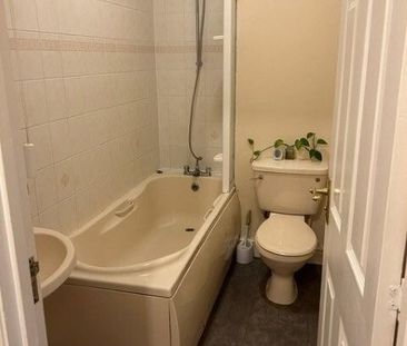 One Bedroom Apartment To Let in Withipoll Street - Photo 6