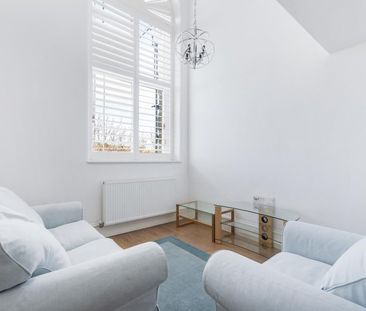 2 Bed Flat - Photo 3