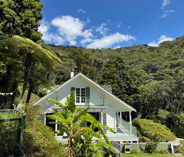 Chic 2BR Paihia Flat w/ Balcony and Wi-Fi included - Photo 1