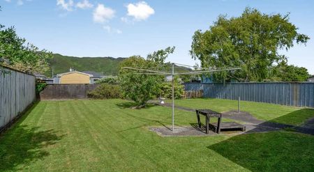 Big house, Private dec and big backyard, Sunroom, - Photo 2