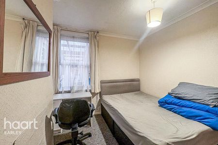 5 bedroom terraced house to rent - Photo 4