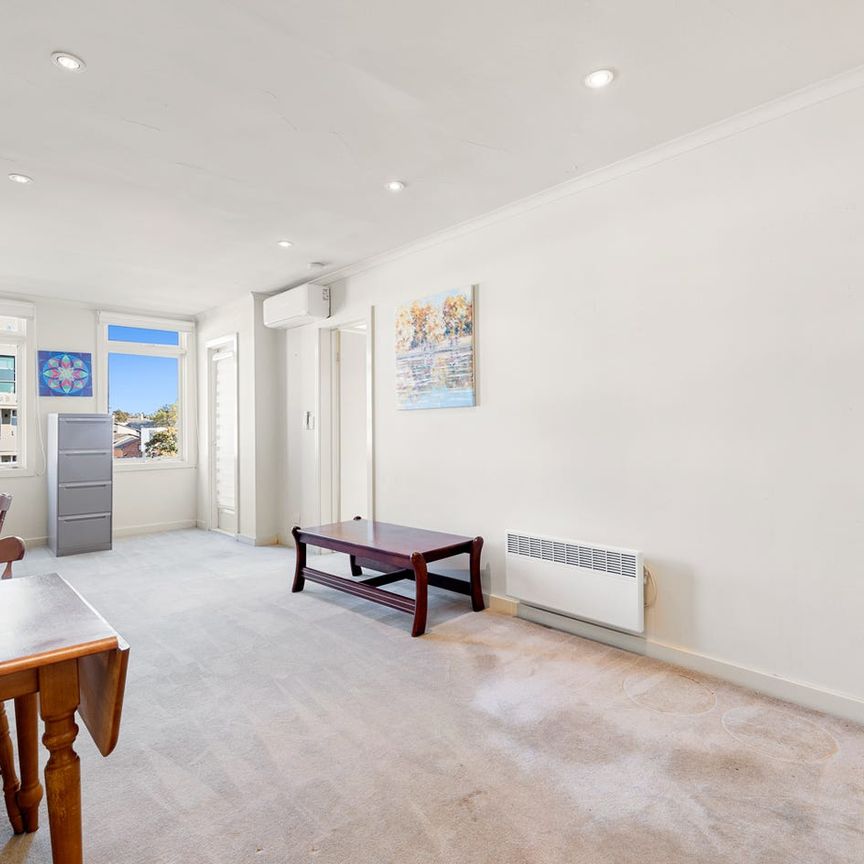 SPACIOUS FULLY FURNISHED APARTMENT NEAR PRINCES PARK - Photo 1