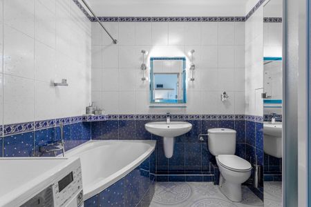 Do wynajęcia gustowny apartament blisko metra - Zdjęcie 2