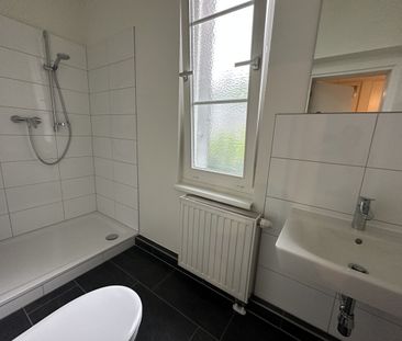 Sehr schöne und helle 3,5-Zimmer-Wohnung in wunderschönem Altbau in... - Foto 4