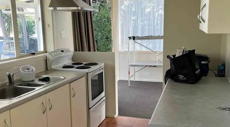 Delightful 3 Bedroom Home - Photo 3