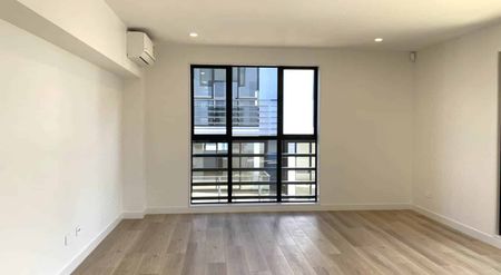 Close to City - Super Convenient! - Photo 2