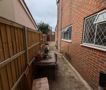 Room in a Shared House, Milton Road, SO15 - Photo 6