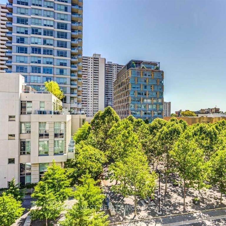 500 Condos and Lofts 150 - Photo 1