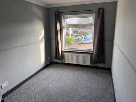 3 bedroom semi-detached house to rent - Photo 5