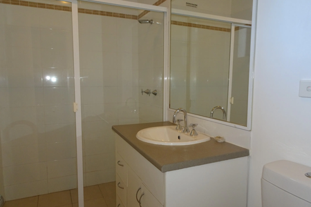 Spacious 3-Bedroom Double-Storey Retreat in Burwood's Lifestyle Hub - Photo 4