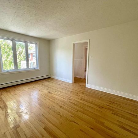 5 1/2 lumineux, chauffé, 1 stationnement déneigé, libre - Photo 3