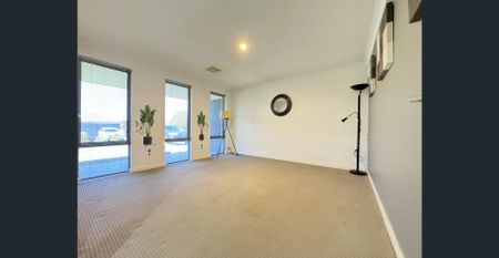 LARGE 4x2 FAMILY HOME IN CONVENIENT LOCATION - Photo 4