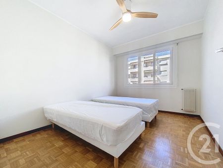 Location Appartement 3 pièces 73m² NICE 06300 - Photo 4