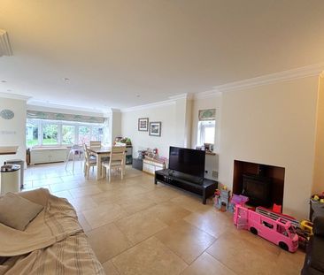 Horsell Rise, Woking - 4 bedrooms Property for lettings - Seymours - Photo 1