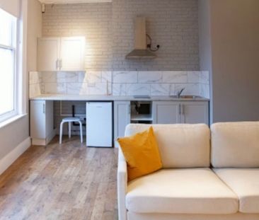 1 Bed Flat, Upper Street, N1 - Photo 3