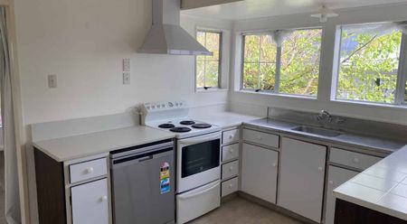 3 Bedroom home in Belmont - Photo 4