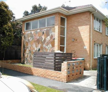 Stylish with seventies space! - Photo 1