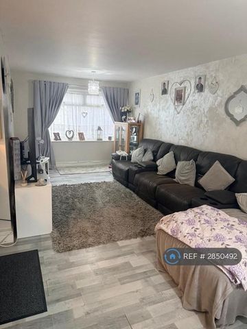 3 bedroom terraced house to rent - Photo 2