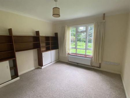 4 bedroom detached house to rent - Photo 2