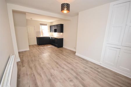 2 bedroom terraced house to rent - Photo 4