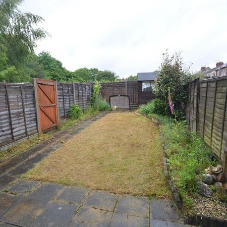 2 bedroom end of terrace house to rent - Photo 4