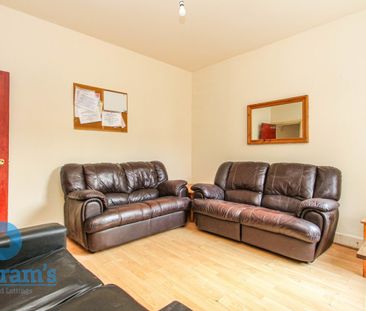 6 bed Semi-Detached House for Rent - Photo 2