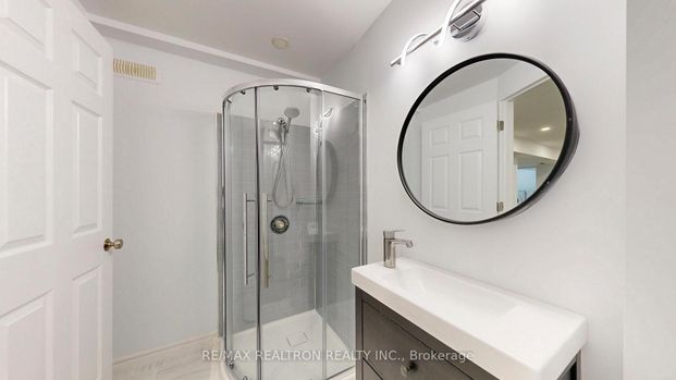 For Lease - 558 Willowick Drive, Newmarket, Ontario - Photo 1