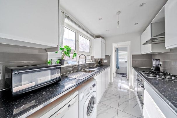 4 bedroom semi-detached house to rent - Photo 1
