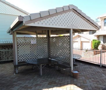 Great Location - Two Bedrooms plus Study Nook! $450 pw Increasing i... - Photo 6