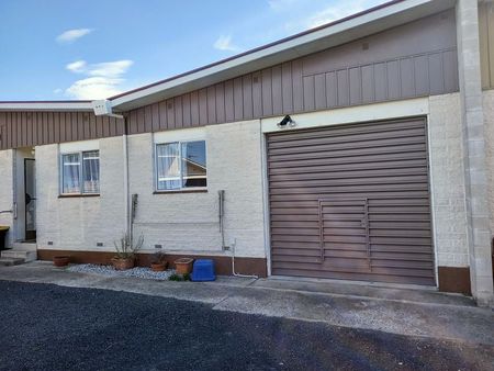 Convenient 3BR Mosgiel Flat - Photo 3