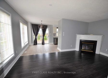 Townhouse For Lease | W8072552 - Photo 4