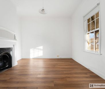 Charming Central Cottage – Walk to the CBD - Photo 2