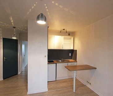 APPARTEMENT DE TYPE 2 AU CENTRE-VILLE DE QUIMPER AVEC VUE SUR LA CATHÉDRALE. - Photo 3