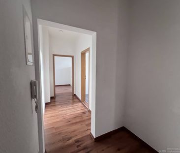 Gemütliche 2-Zimmer-Dachgeschosswohnung mit Einbauküche! 1 Monat Ka... - Photo 2