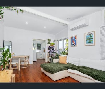 Prime Location Perfect for Family's or Couples - Photo 2